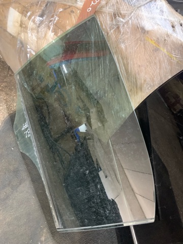 Скло задньої двері лівої A2127350110 MERCEDES
