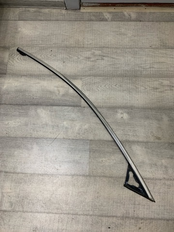 Молдинг передніх правих дверей, верхній GHP950981G MAZDA