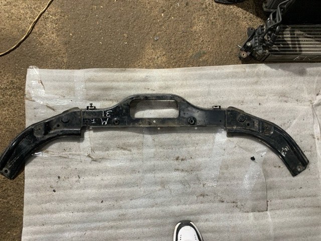 Накладка верхня передньої панелі/супорту радіатора GHP953150 MAZDA