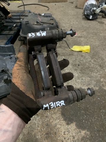 Скоба гальмівного заднього супорта GMY02628X MAZDA