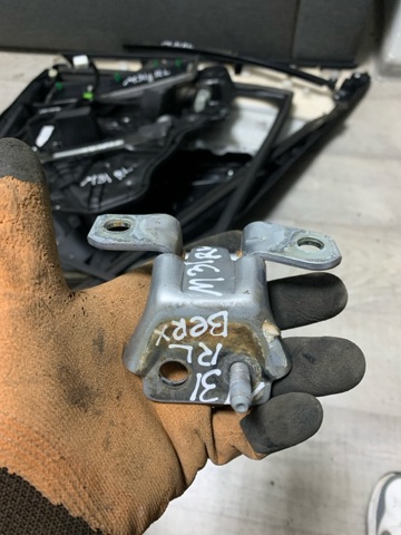 Петля задніх дверей, лівих KD5373210A MAZDA