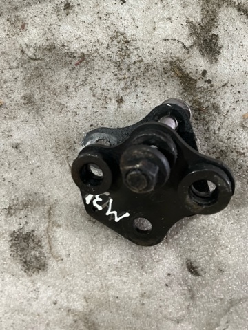 Кронштейн подушки (опори) двигуна, задньої KD6239010 MAZDA