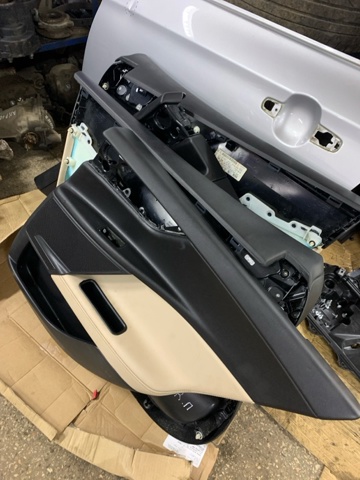Внутрішня обшивка правих задніх дверей T4N7321 JAGUAR