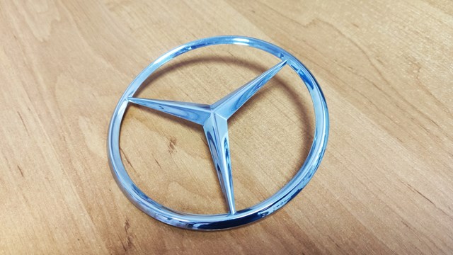 Емблема кришки багажника, фірмовий значок A1267580058 MERCEDES