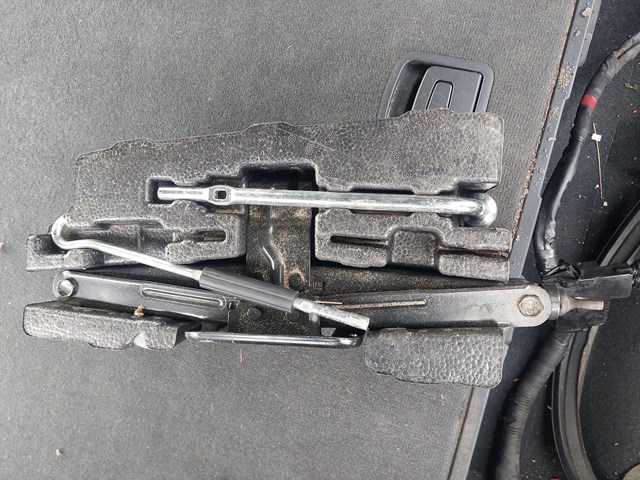 Підйомник гідравлічний 091102B000 HYUNDAI