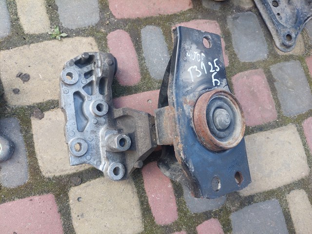 Права подушка двигуна 11210ET80A NISSAN