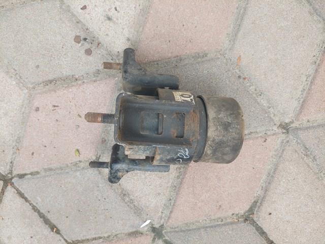 Подушка двигуна передня 1236128110 TOYOTA
