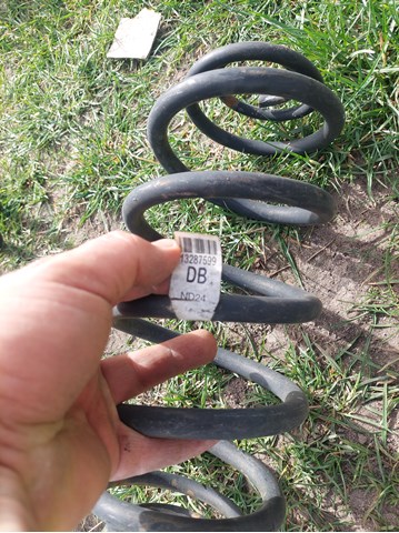 Пружина підвіски задня 13287599 GM