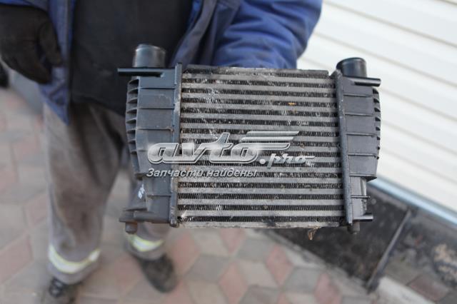 Радіатор интеркуллера 144619U20A NISSAN