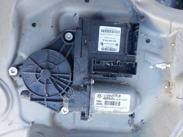 Двигун склопідіймача двері передньої 1T0959701B VAG