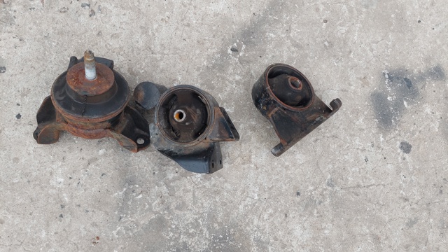 Права подушка двигуна 218102E100 HYUNDAI