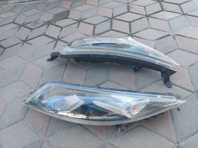 Показник повороту, правий 261201KL0B NISSAN