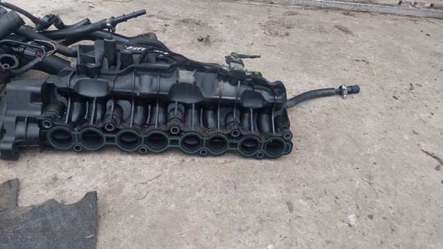Колектор впускний 283102F010 HYUNDAI