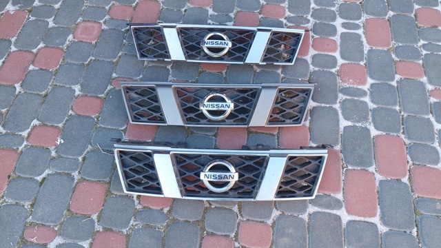 Решітка 62310JG50A NISSAN