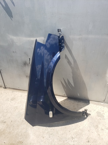 Переднє праве крило 63100AV630 NISSAN