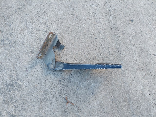 Завіса капота ліва 654012F035 NISSAN