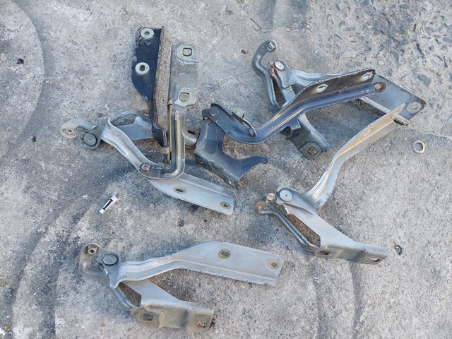 Петля капота, ліва 65401AV630 NISSAN