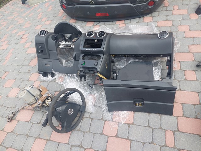 Кришка ящика рукавички (бардачка) 68510JD900 NISSAN
