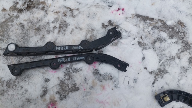 Кронштейн бампера заднього, правий 6Y9807376A VAG