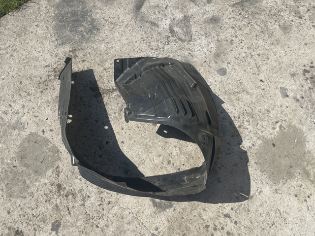 Підкрилки передні праві 7248165J0 SUZUKI