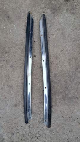 Молдинг лобового скла, правий 7276295F0A NISSAN