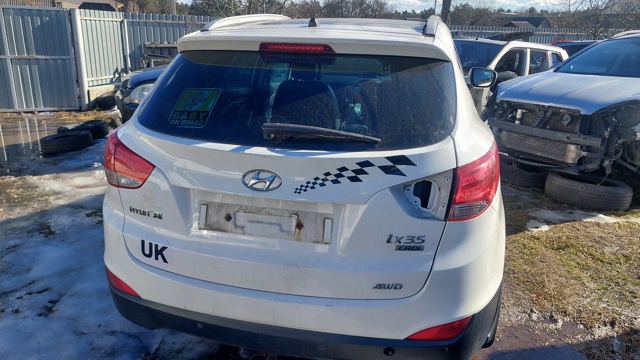 Двері багажника 737002S000 HYUNDAI