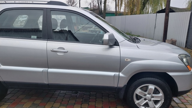 Дверка передня права 760041F050 HYUNDAI