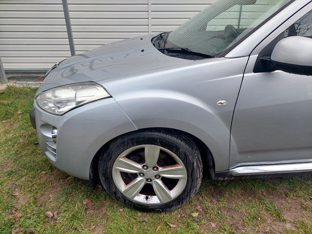 Ліве переднє крило 7840V9 PEUGEOT