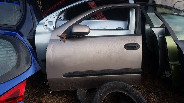 Водійські двері 801015M431 NISSAN
