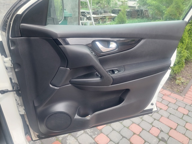 Ручка правих задніх дверей 806704EA1A NISSAN
