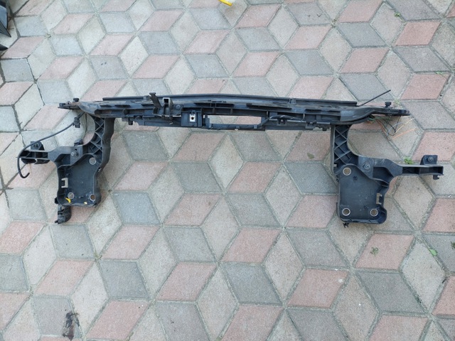 Рамка радіатора права 8200137496 RENAULT