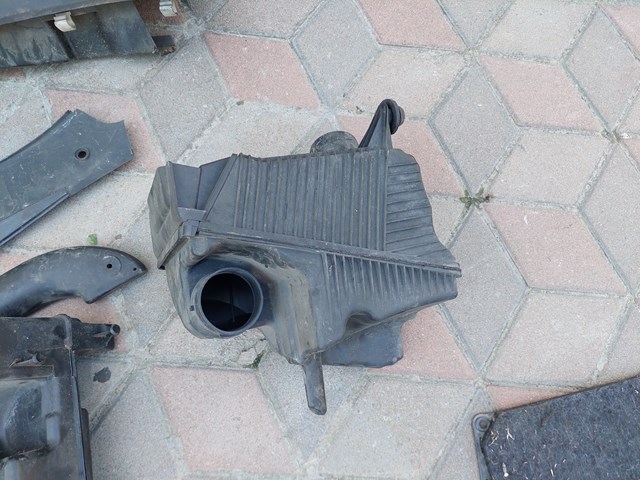 Корпус повітряного фільтра 8200369755 RENAULT