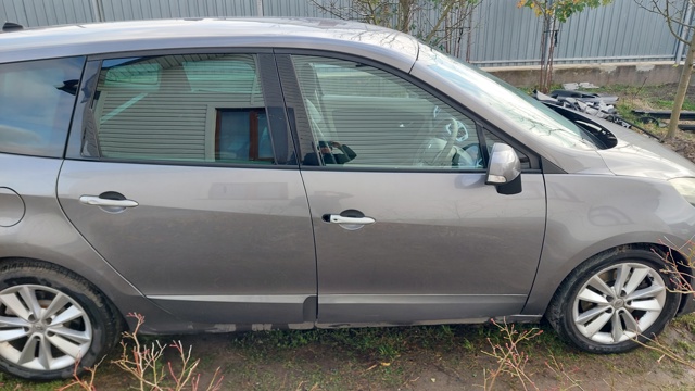 Скло заднє праве 823000010R RENAULT