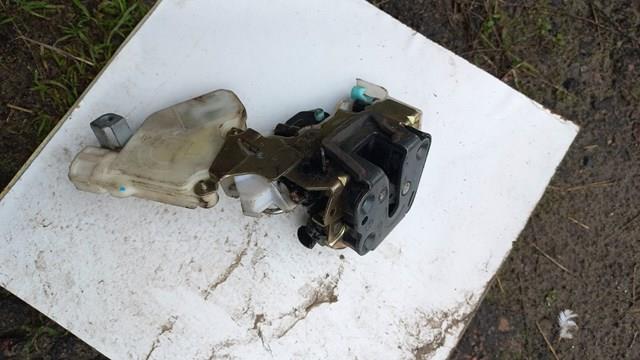 Замок задньої дверї, правої 8250295F0A NISSAN