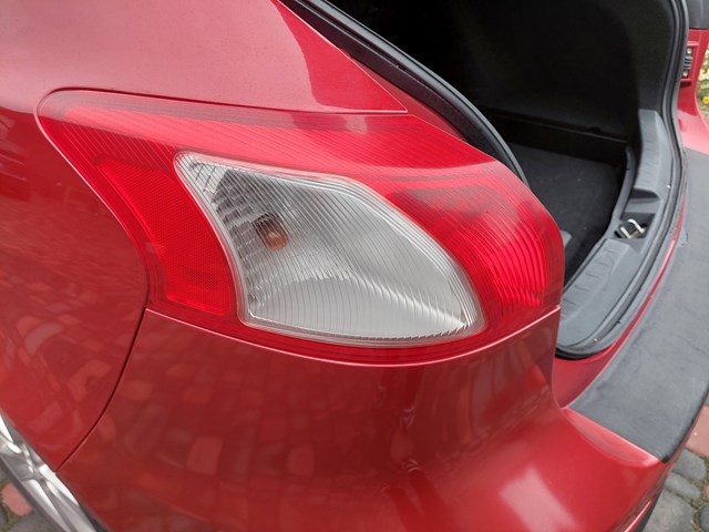 Задній лівий зовнішній ліхтар 8330A277 MITSUBISHI