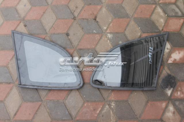 Скло кузова/багажного відсіку, праве 878202B000 HYUNDAI