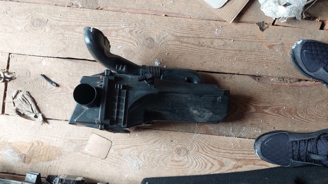 Корпус повітряного фільтра 8V219600BH FORD