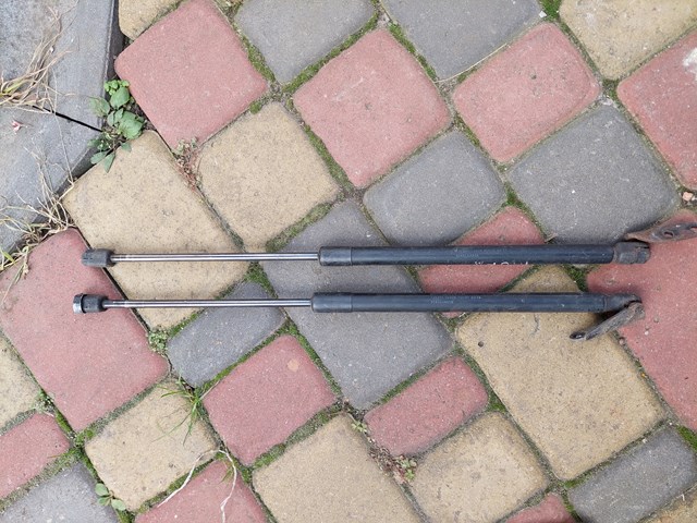 Стійка задніх дверей 90450AX60A NISSAN