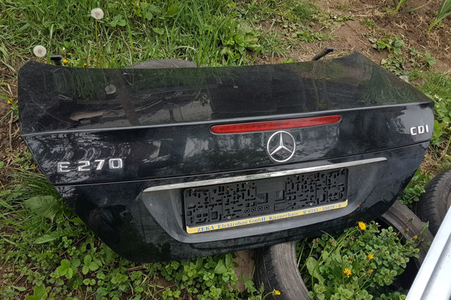 Кришка багажника кузова A2117500075 MERCEDES