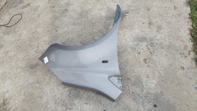 Переднє праве крило F31009U0M0 NISSAN