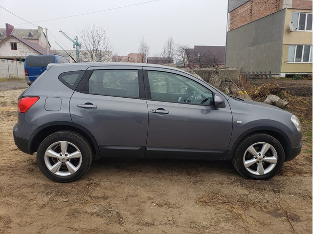 Дверка передня права H0100JD0M0 NISSAN