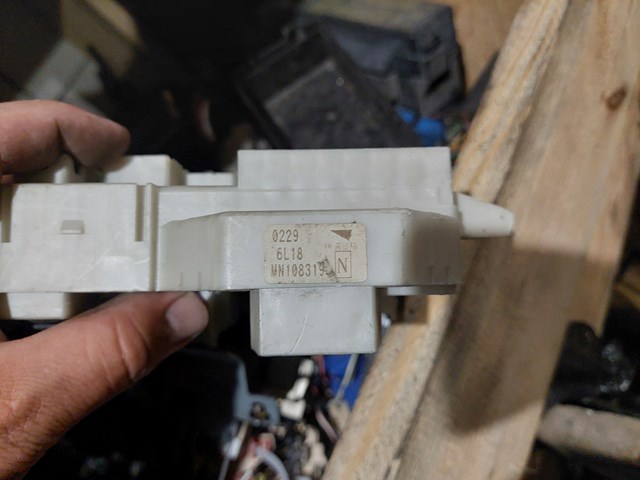 Реле запобіжників MN108319 MITSUBISHI