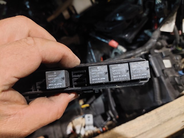 Блок запобіжників задній, салонний MR538851 MITSUBISHI