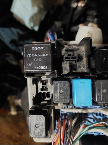 Реле запобіжників V23134J59X431 MAZDA