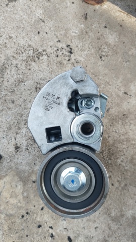 Натягувач ременя ГРМ VKM75628 SKF