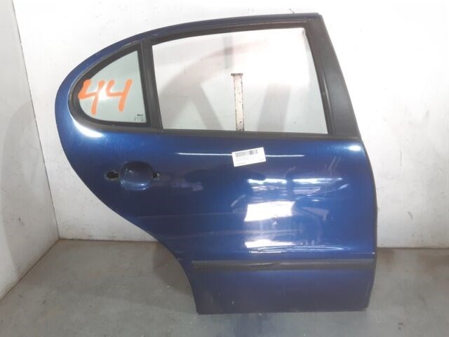 Двері пасажирські задні праві 1M0833056L VAG