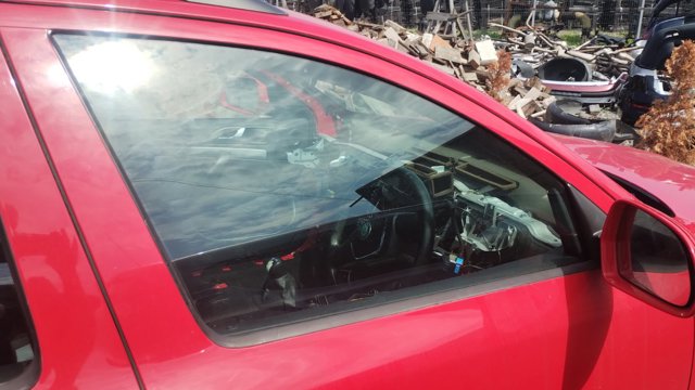 Скло пасажирських дверей 1Z0845202A VAG