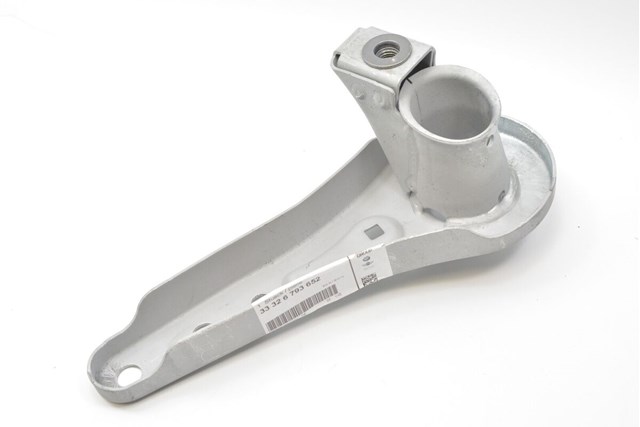 Кронштейн задньої балки 33326793652 BMW