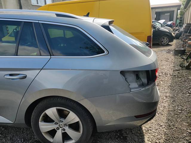 Крило заднє 3V9809601D VAG