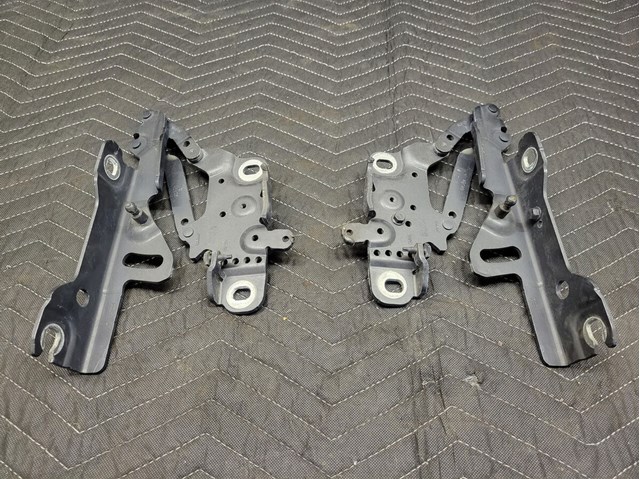 Шарнір капота правий 41617286344 BMW